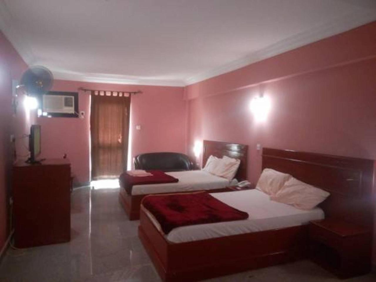 Hotel Newcastle Лагос Екстериор снимка