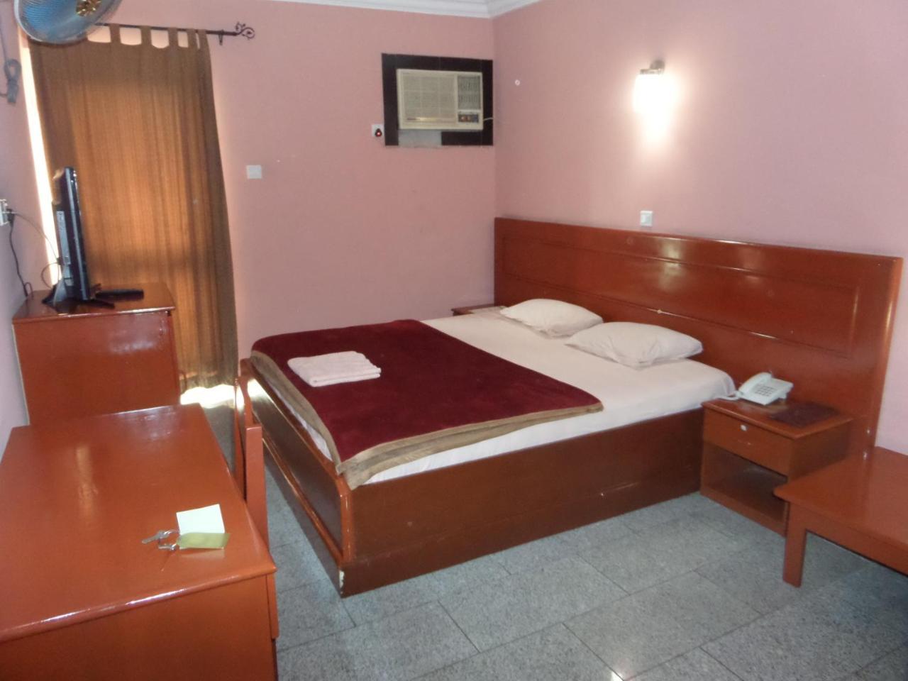 Hotel Newcastle Лагос Екстериор снимка