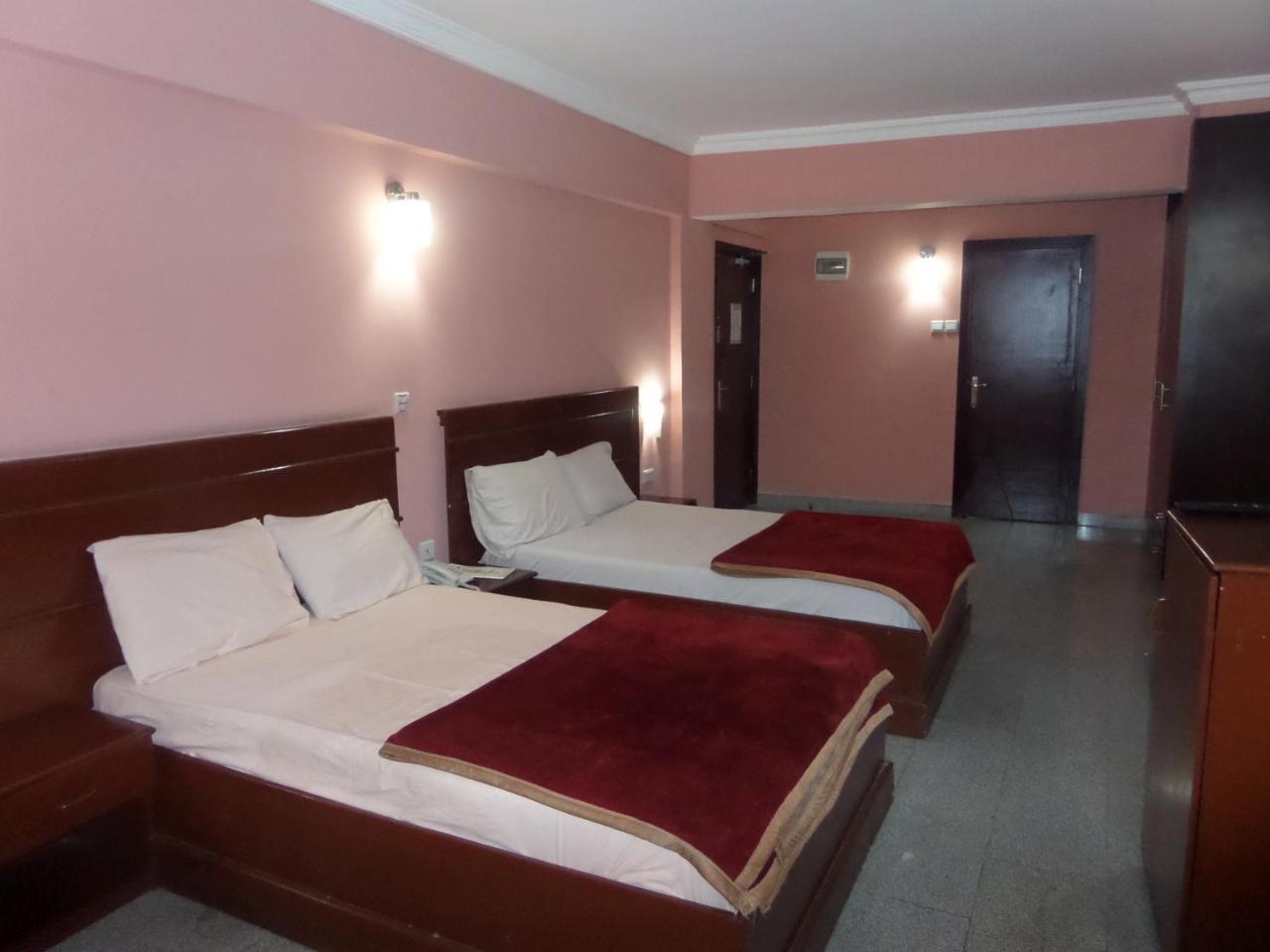Hotel Newcastle Лагос Екстериор снимка