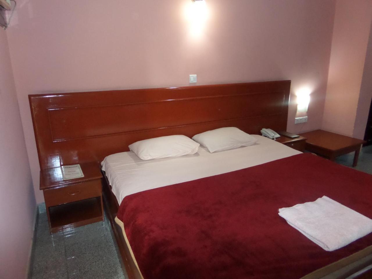 Hotel Newcastle Лагос Екстериор снимка