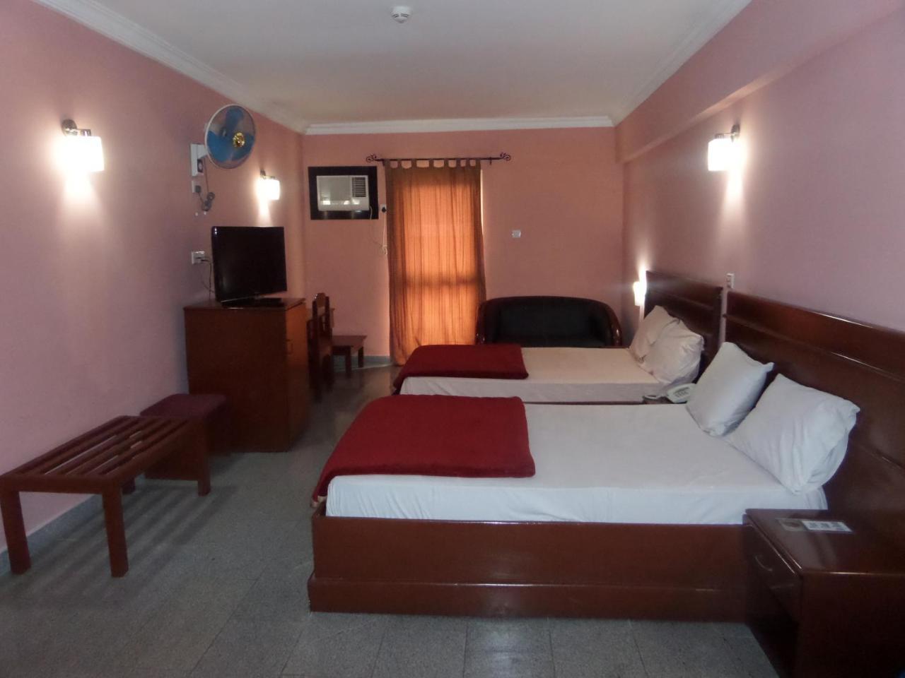 Hotel Newcastle Лагос Екстериор снимка