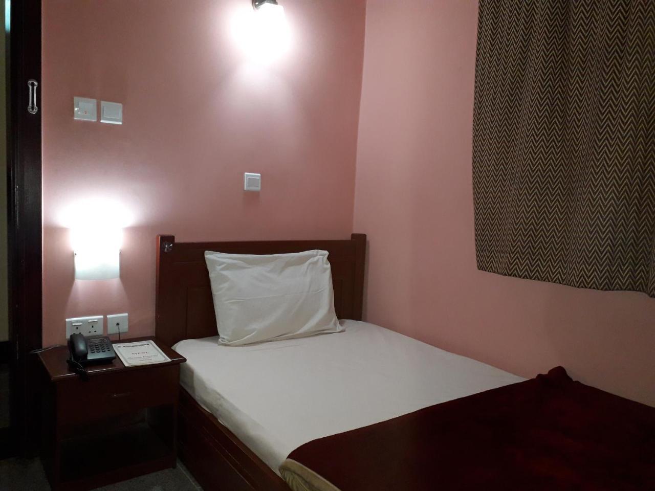 Hotel Newcastle Лагос Екстериор снимка