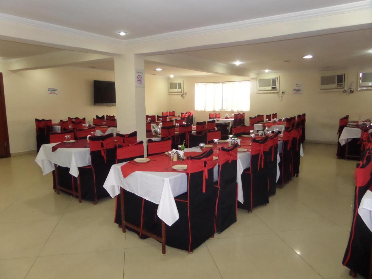 Hotel Newcastle Лагос Екстериор снимка