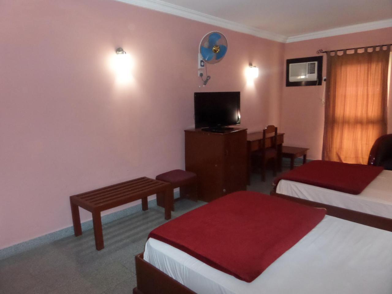 Hotel Newcastle Лагос Екстериор снимка
